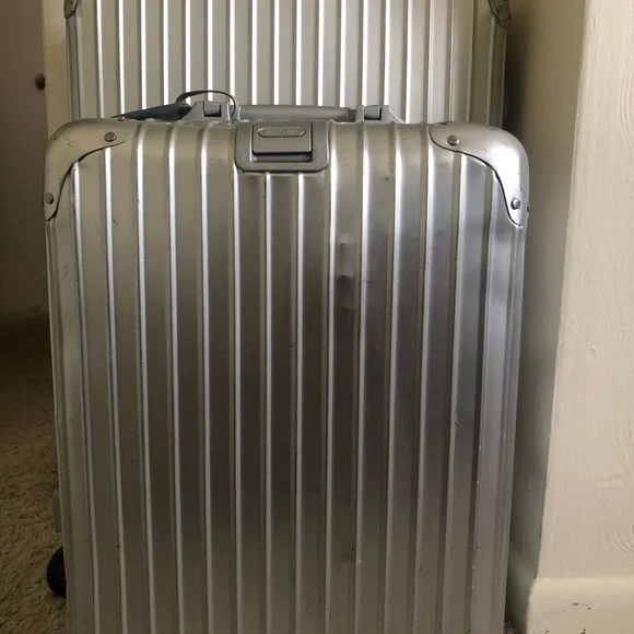 RIMOWA Cabin and Check in Medium. - Picture 2 of 16